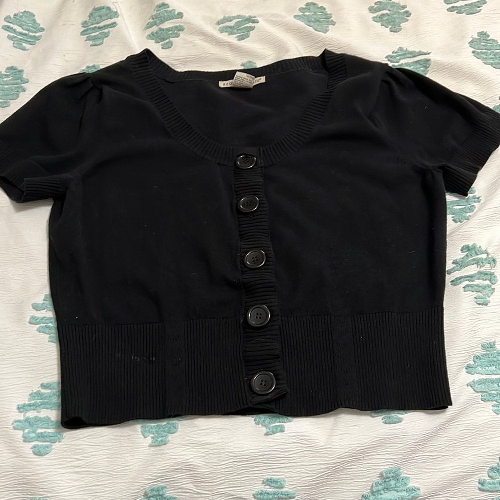 Short sleeve sweater